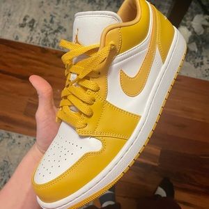 Jordan 1 retro lows pollen color way